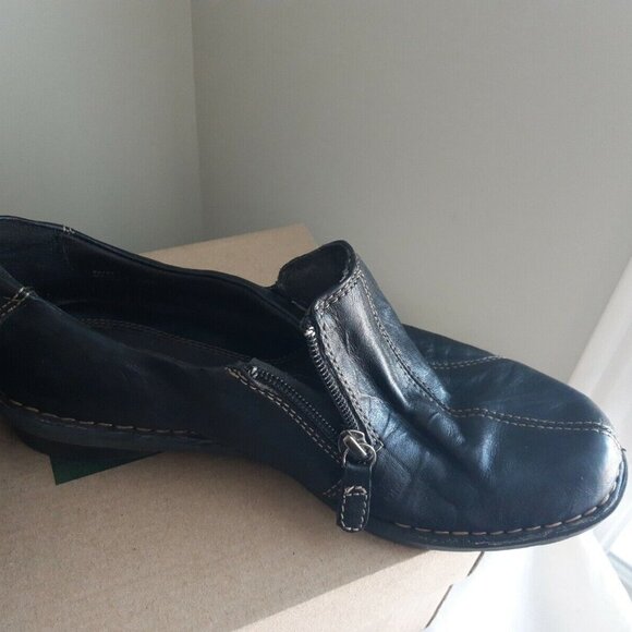 CLARKS black leather shoes loafers style 84151 contrast stitching ladies Sz 7.5 - Picture 6 of 7